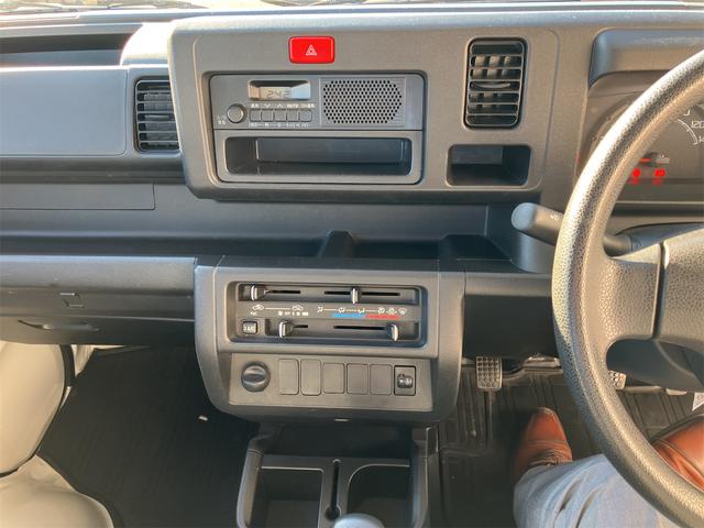 サンバートラック ＴＢ　５速マニュアル　ＡＭＦＭラジオ　ライトレベライザー　ＡＢＳ　運転席側エアバッグ　エアコン　パワーステアリング　三方開　最大積載量３５０ｋｇ（75枚目）