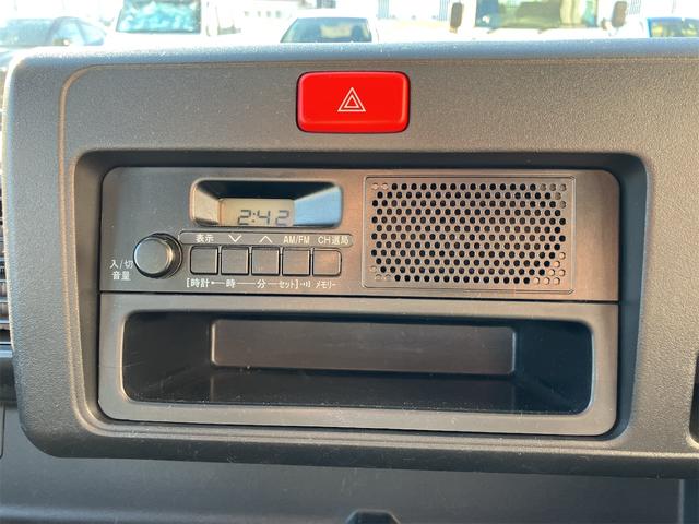 サンバートラック ＴＢ　５速マニュアル　ＡＭＦＭラジオ　ライトレベライザー　ＡＢＳ　運転席側エアバッグ　エアコン　パワーステアリング　三方開　最大積載量３５０ｋｇ（76枚目）