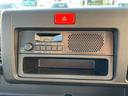 ＴＢ　５速マニュアル　ＡＭＦＭラジオ　ライトレベライザー　ＡＢＳ　運転席側エアバッグ　エアコン　パワーステアリング　三方開　最大積載量３５０ｋｇ（76枚目）
