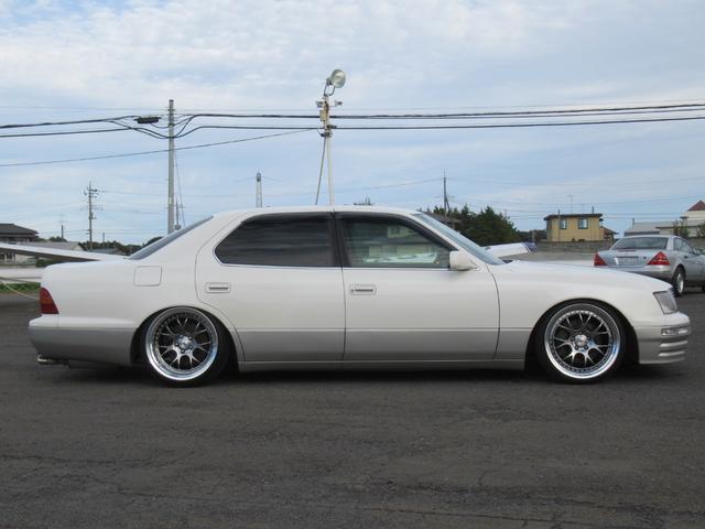 セルシオ Ｃ仕様　ＳＳＲ１９インチＡＷ　ＲＳ－Ｒ車高調公認　社外マフラー　Ｔ－ＤＥＭＡＮＤロアアーム　社外タイロッドエンド　前席パワーシート　ＥＴＣ（9枚目）