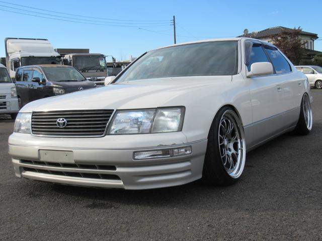 セルシオ Ｃ仕様　ＳＳＲ１９インチＡＷ　ＲＳ－Ｒ車高調公認　社外マフラー　Ｔ－ＤＥＭＡＮＤロアアーム　社外タイロッドエンド　前席パワーシート　ＥＴＣ（12枚目）