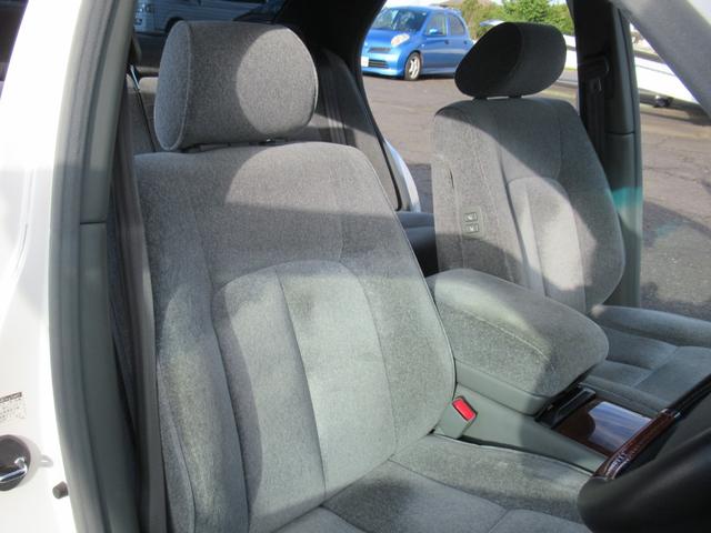 セルシオ Ｃ仕様　ＳＳＲ１９インチＡＷ　ＲＳ－Ｒ車高調公認　社外マフラー　Ｔ－ＤＥＭＡＮＤロアアーム　社外タイロッドエンド　前席パワーシート　ＥＴＣ（35枚目）