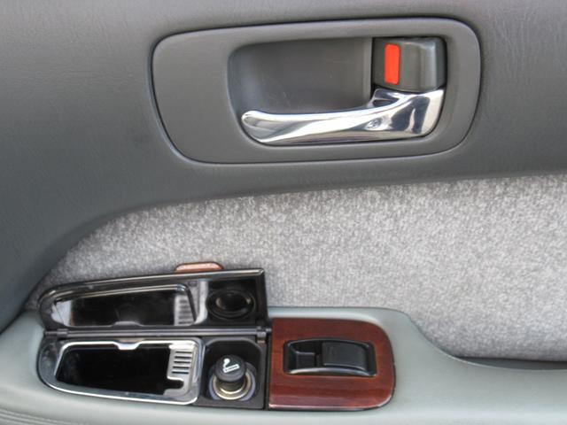 セルシオ Ｃ仕様　ＳＳＲ１９インチＡＷ　ＲＳ－Ｒ車高調公認　社外マフラー　Ｔ－ＤＥＭＡＮＤロアアーム　社外タイロッドエンド　前席パワーシート　ＥＴＣ（64枚目）