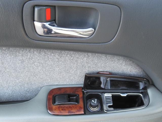 セルシオ Ｃ仕様　ＳＳＲ１９インチＡＷ　ＲＳ－Ｒ車高調公認　社外マフラー　Ｔ－ＤＥＭＡＮＤロアアーム　社外タイロッドエンド　前席パワーシート　ＥＴＣ（68枚目）