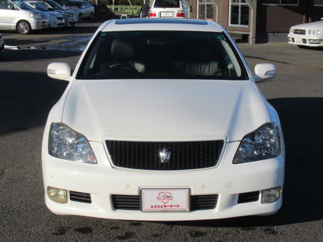 クラウン アスリート　プレミアムエディション　黒皮　サンルーフ　地でぢ　ユーザー様買取直販車　車検令和８年１２月　新車保証書　取説完備（4枚目）