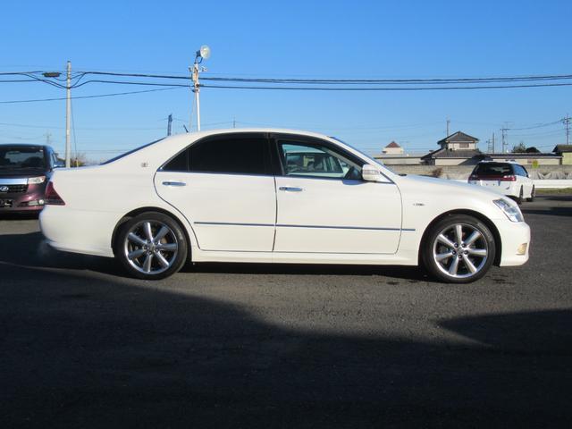 クラウン アスリート　プレミアムエディション　黒皮　サンルーフ　地でぢ　ユーザー様買取直販車　車検令和８年１２月　新車保証書　取説完備（12枚目）