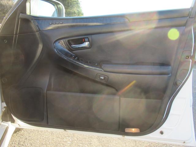 クラウン アスリート　プレミアムエディション　黒皮　サンルーフ　地でぢ　ユーザー様買取直販車　車検令和８年１２月　新車保証書　取説完備（63枚目）