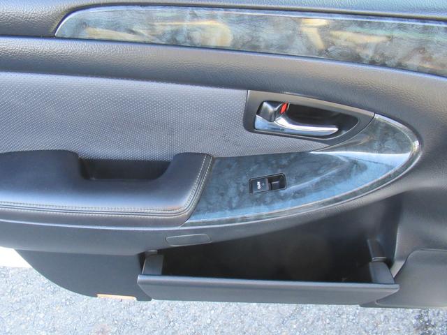 クラウン アスリート　プレミアムエディション　黒皮　サンルーフ　地でぢ　ユーザー様買取直販車　車検令和８年１２月　新車保証書　取説完備（68枚目）