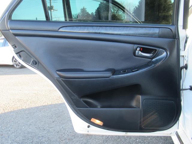 クラウン アスリート　プレミアムエディション　黒皮　サンルーフ　地でぢ　ユーザー様買取直販車　車検令和８年１２月　新車保証書　取説完備（69枚目）