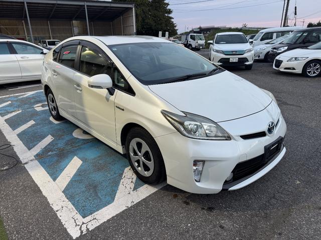 プリウス Ｇ　ナビ・ＴＶ・ＥＴＣ・アイドリングストップ・バックカメラ・クルーズコントロール・オートライト・フォグランプ・Ｂｌｕｅｔｏｏｔｈ・ハーフレザーシート（3枚目）