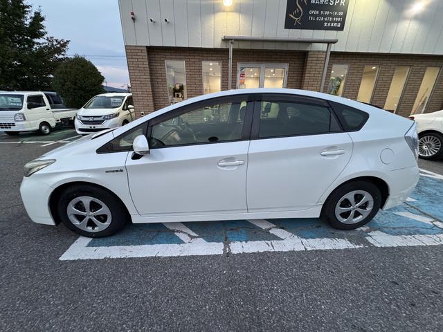 プリウス Ｇ　ナビ・ＴＶ・ＥＴＣ・アイドリングストップ・バックカメラ・クルーズコントロール・オートライト・フォグランプ・Ｂｌｕｅｔｏｏｔｈ・ハーフレザーシート（8枚目）