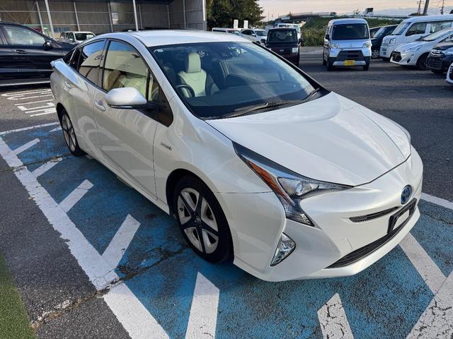 プリウス Sツーリングセレクション ナビ・TV・ETC・アイドリングストップ・クルーズコントロール・ドライブレコーダー・オートライト・オートハイビーム・車線逸脱警報・衝突軽減警報・レザーシート・Bluetooth・シートヒーター(4枚目)