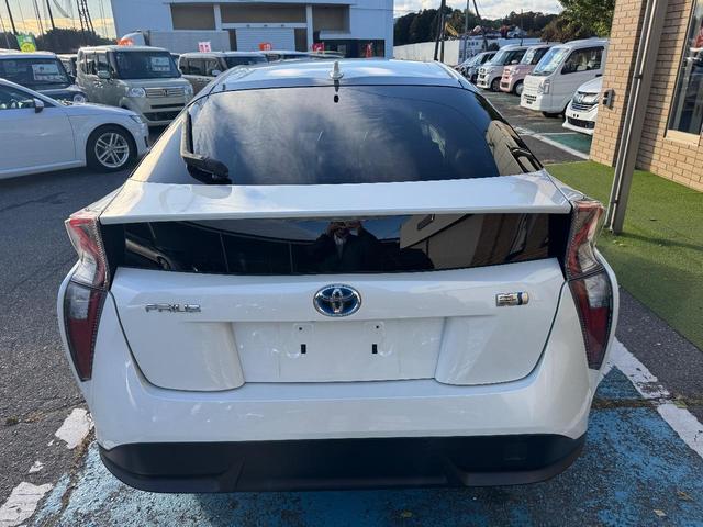 プリウス Sツーリングセレクション ナビ・TV・ETC・アイドリングストップ・クルーズコントロール・ドライブレコーダー・オートライト・オートハイビーム・車線逸脱警報・衝突軽減警報・レザーシート・Bluetooth・シートヒーター(7枚目)