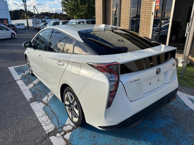 プリウス Sツーリングセレクション ナビ・TV・ETC・アイドリングストップ・クルーズコントロール・ドライブレコーダー・オートライト・オートハイビーム・車線逸脱警報・衝突軽減警報・レザーシート・Bluetooth・シートヒーター(8枚目)