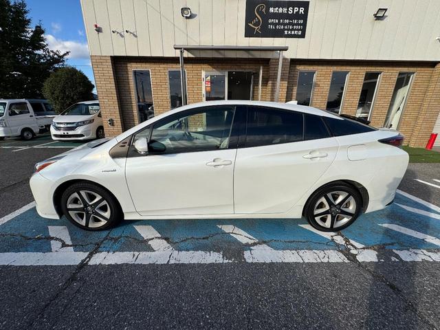 プリウス Sツーリングセレクション ナビ・TV・ETC・アイドリングストップ・クルーズコントロール・ドライブレコーダー・オートライト・オートハイビーム・車線逸脱警報・衝突軽減警報・レザーシート・Bluetooth・シートヒーター(9枚目)