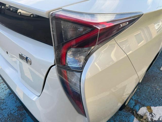 プリウス Sツーリングセレクション ナビ・TV・ETC・アイドリングストップ・クルーズコントロール・ドライブレコーダー・オートライト・オートハイビーム・車線逸脱警報・衝突軽減警報・レザーシート・Bluetooth・シートヒーター(15枚目)