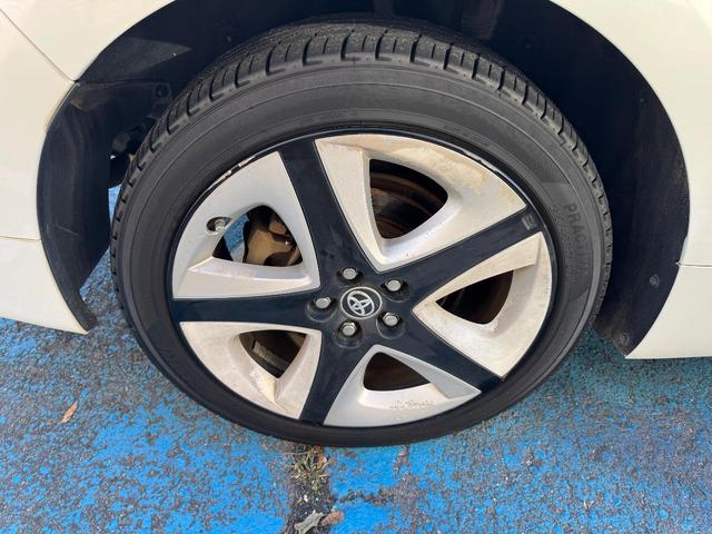 プリウス Sツーリングセレクション ナビ・TV・ETC・アイドリングストップ・クルーズコントロール・ドライブレコーダー・オートライト・オートハイビーム・車線逸脱警報・衝突軽減警報・レザーシート・Bluetooth・シートヒーター(16枚目)