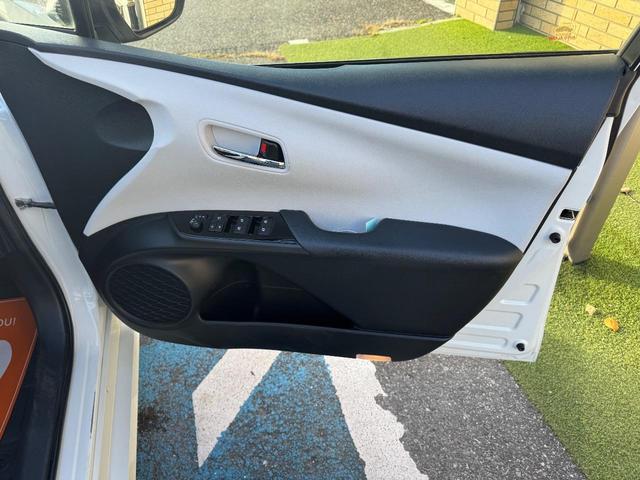 プリウス Sツーリングセレクション ナビ・TV・ETC・アイドリングストップ・クルーズコントロール・ドライブレコーダー・オートライト・オートハイビーム・車線逸脱警報・衝突軽減警報・レザーシート・Bluetooth・シートヒーター(17枚目)