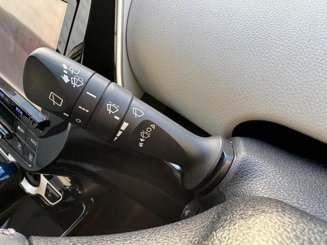 プリウス Sツーリングセレクション ナビ・TV・ETC・アイドリングストップ・クルーズコントロール・ドライブレコーダー・オートライト・オートハイビーム・車線逸脱警報・衝突軽減警報・レザーシート・Bluetooth・シートヒーター(24枚目)