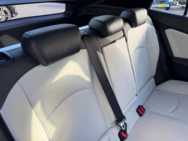 プリウス Sツーリングセレクション ナビ・TV・ETC・アイドリングストップ・クルーズコントロール・ドライブレコーダー・オートライト・オートハイビーム・車線逸脱警報・衝突軽減警報・レザーシート・Bluetooth・シートヒーター(40枚目)