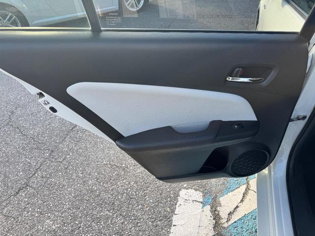 プリウス Sツーリングセレクション ナビ・TV・ETC・アイドリングストップ・クルーズコントロール・ドライブレコーダー・オートライト・オートハイビーム・車線逸脱警報・衝突軽減警報・レザーシート・Bluetooth・シートヒーター(44枚目)