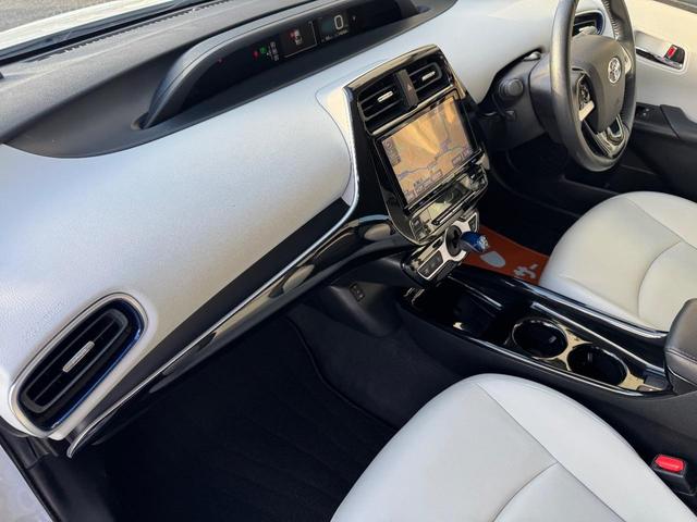 プリウス Sツーリングセレクション ナビ・TV・ETC・アイドリングストップ・クルーズコントロール・ドライブレコーダー・オートライト・オートハイビーム・車線逸脱警報・衝突軽減警報・レザーシート・Bluetooth・シートヒーター(49枚目)