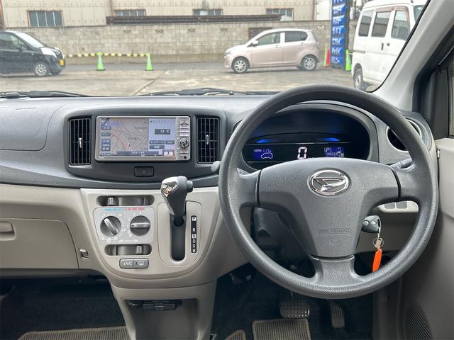 ミライース Ｘ　ＥＴＣ　バックカメラ　ナビ　ＴＶ　キーレスエントリー　アイドリングストップ　電動格納ミラー　ＣＶＴ　盗難防止システム　ＡＢＳ　Ｂｌｕｅｔｏｏｔｈ　衝突安全ボディ　エアコン　パワーステアリング（3枚目）
