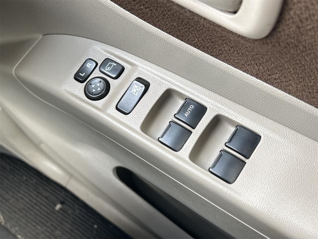 �p���[�E�B���h�E�̃X�C�b�`�ł���B�^�]�Ȃɋ��Ȃ��瑋���J���߂̃R���g���[���ł��܂���B