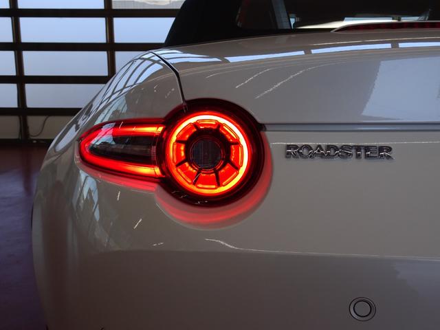 ロードスター Sスペシャルパッケージ 登録済み未使用車 6速MT ツーリングパッケージ フロアマット バックカメラ ナビ用SDカード ボディコーティング ETC シートヒーター レーダークルーズコントロール 純正アルミホイール 衝突軽減(17枚目)