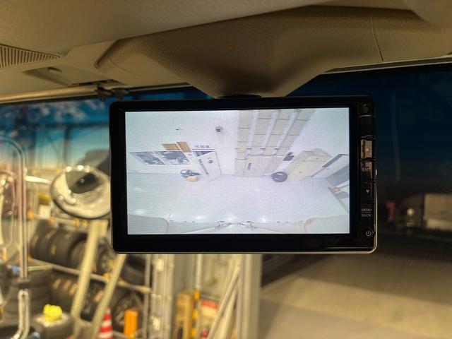 プロフィア 4軸低床・アルミウィング・格納パワーゲート付き・アルミホイール・7MT(10枚目)