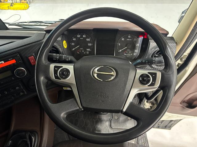 プロフィア 4軸低床・アルミウィング・格納パワーゲート付き・アルミホイール・7MT(15枚目)