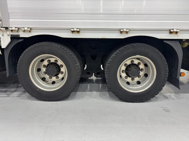 プロフィア 4軸低床・アルミウィング・格納パワーゲート付き・アルミホイール・7MT(21枚目)