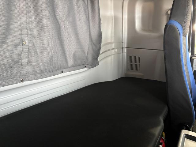 ギガ 4軸低床・アルミウィング・ハイルーフ・アルミホイール・7MT(14枚目)