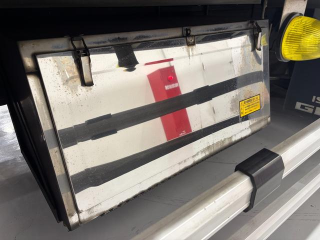 ギガ 4軸低床・アルミウィング・ハイルーフ・アルミホイール・7MT(24枚目)