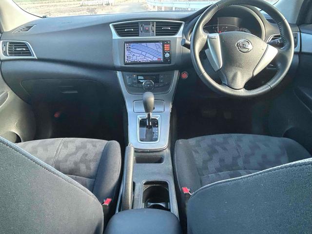 シルフィ Ｘ　バックカメラ　ナビ　ＣＶＴ　スマートキー　電動格納ミラー　電動リアゲート　盗難防止システム　ミュージックプレイヤー接続可　衝突安全ボディ　ＡＢＳ　ＥＳＣ　エアコン　パワーステアリング　パワーウィンドウ（2枚目）