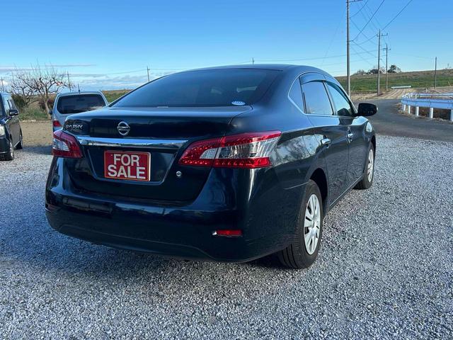 シルフィ Ｘ　バックカメラ　ナビ　ＣＶＴ　スマートキー　電動格納ミラー　電動リアゲート　盗難防止システム　ミュージックプレイヤー接続可　衝突安全ボディ　ＡＢＳ　ＥＳＣ　エアコン　パワーステアリング　パワーウィンドウ（17枚目）