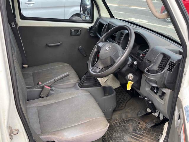 ＮＴ１００クリッパートラック 　４ＷＤ　ＭＴ　パワーステアリング　ＥＴＣ　エアコン　運転席エアバッグ　ダンプ　三方開（2枚目）