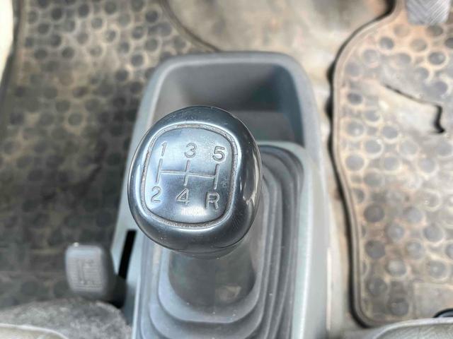 ＮＴ１００クリッパートラック 　４ＷＤ　ＭＴ　パワーステアリング　ＥＴＣ　エアコン　運転席エアバッグ　ダンプ　三方開（4枚目）