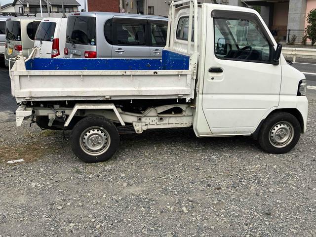 ＮＴ１００クリッパートラック 　４ＷＤ　ＭＴ　パワーステアリング　ＥＴＣ　エアコン　運転席エアバッグ　ダンプ　三方開（11枚目）