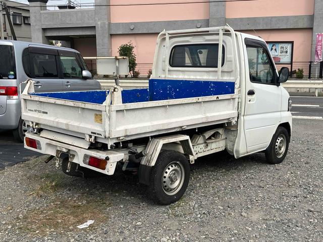 ＮＴ１００クリッパートラック 　４ＷＤ　ＭＴ　パワーステアリング　ＥＴＣ　エアコン　運転席エアバッグ　ダンプ　三方開（12枚目）