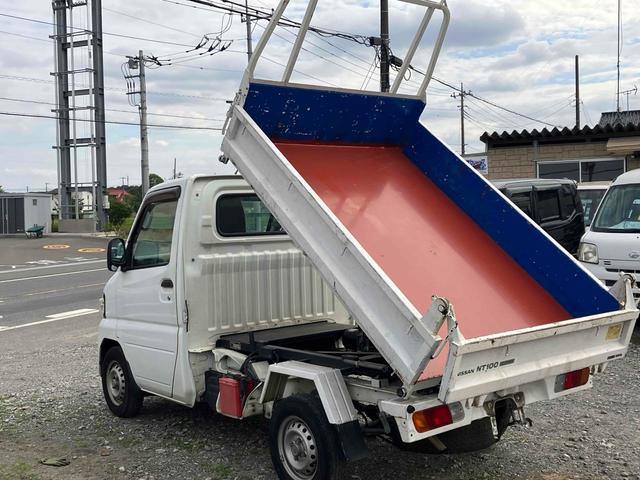 ＮＴ１００クリッパートラック 　４ＷＤ　ＭＴ　パワーステアリング　ＥＴＣ　エアコン　運転席エアバッグ　ダンプ　三方開（16枚目）