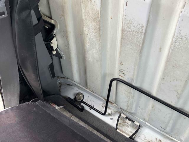 ＮＴ１００クリッパートラック 　４ＷＤ　ＭＴ　パワーステアリング　ＥＴＣ　エアコン　運転席エアバッグ　ダンプ　三方開（29枚目）