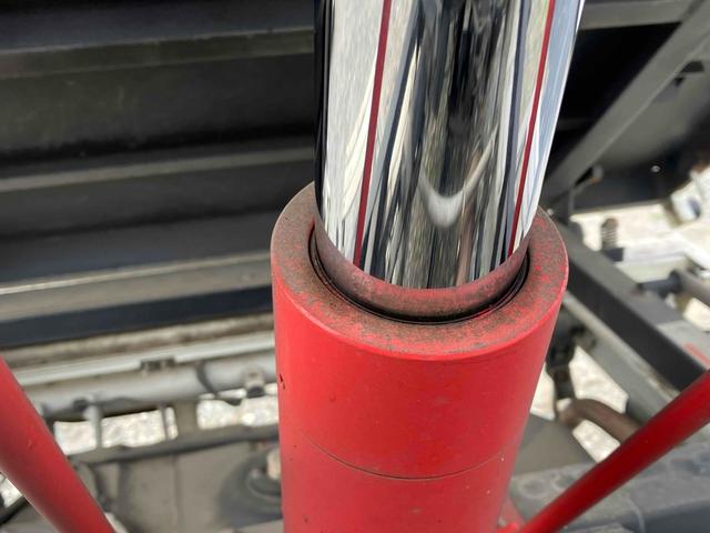 ＮＴ１００クリッパートラック 　４ＷＤ　ＭＴ　パワーステアリング　ＥＴＣ　エアコン　運転席エアバッグ　ダンプ　三方開（31枚目）