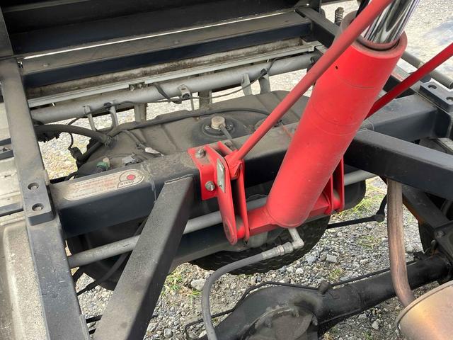 ＮＴ１００クリッパートラック 　４ＷＤ　ＭＴ　パワーステアリング　ＥＴＣ　エアコン　運転席エアバッグ　ダンプ　三方開（32枚目）