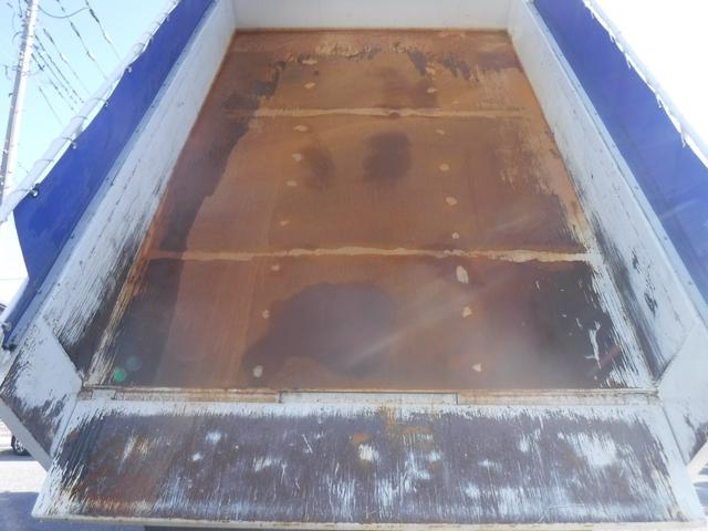 フォワード 　Ｌゲート　ダンプ　３．４５ｔ積載　手動コボレーンＥＴＣ　Ｆ６速ＭＴ　ターボ上物：新明和ＤＲＦ４－１７ＳＹ走行距離：７５，９１９ｋｍ　燃料：軽油※スペアキー無（32枚目）