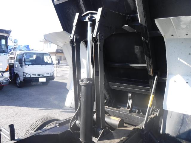 フォワード 　Ｌゲート　ダンプ　３．４５ｔ積載　手動コボレーンＥＴＣ　Ｆ６速ＭＴ　ターボ上物：新明和ＤＲＦ４－１７ＳＹ走行距離：７５，９１９ｋｍ　燃料：軽油※スペアキー無（35枚目）