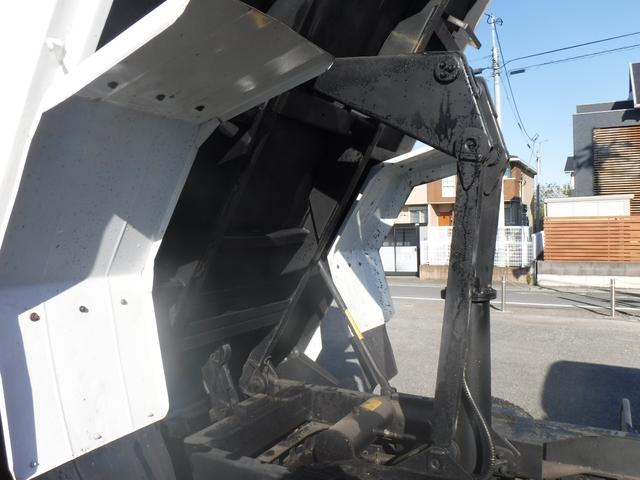 フォワード 　Ｌゲート　ダンプ　３．４５ｔ積載　手動コボレーンＥＴＣ　Ｆ６速ＭＴ　ターボ上物：新明和ＤＲＦ４－１７ＳＹ走行距離：７５，９１９ｋｍ　燃料：軽油※スペアキー無（37枚目）