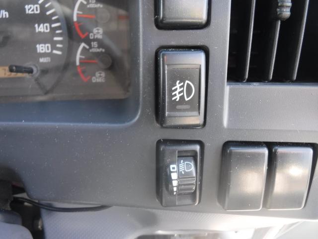 フォワード 　Ｌゲート　ダンプ　３．４５ｔ積載　手動コボレーンＥＴＣ　Ｆ６速ＭＴ　ターボ上物：新明和ＤＲＦ４－１７ＳＹ走行距離：７５，９１９ｋｍ　燃料：軽油※スペアキー無（54枚目）