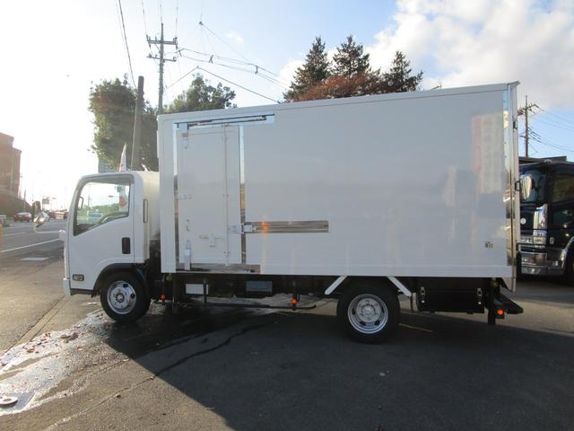エルフトラック 　冷蔵冷凍　－３０度設定　２室冷凍　スタンバイ２００Ｖ　３．５ｔ積載バックカメラ　ＥＴＣ　写真逸脱装置　車間センサーＡＴターボ冷凍機：東プレ車両総重量：７，３５５ｋｇ　準中型免許工具　ジャッキ（4枚目）