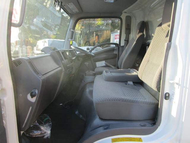エルフトラック 　冷蔵冷凍　－３０度設定　２室冷凍　スタンバイ２００Ｖ　３．５ｔ積載バックカメラ　ＥＴＣ　写真逸脱装置　車間センサーＡＴターボ冷凍機：東プレ車両総重量：７，３５５ｋｇ　準中型免許工具　ジャッキ（34枚目）